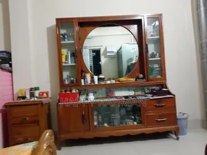 বিক্রয়ের জন্য কাঁঠাল কাঠের ড্রেসিং টেবিল