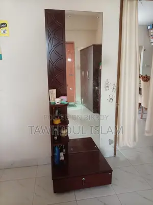 ড্রেসিং টেবিল
