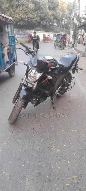 সুজুকি জিক্সার ২০২৫ ব্ল্যাক