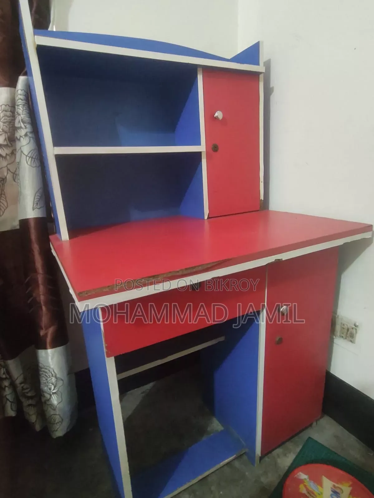 পড়ার টেবিল বিক্রয় করা হবে দ্রুত