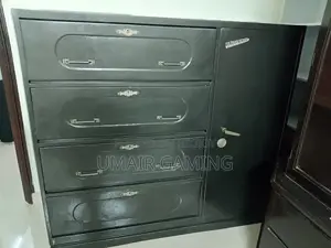স্টিল আলমারি