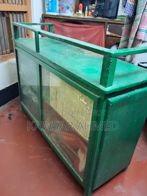 দোকানের শোকেজ