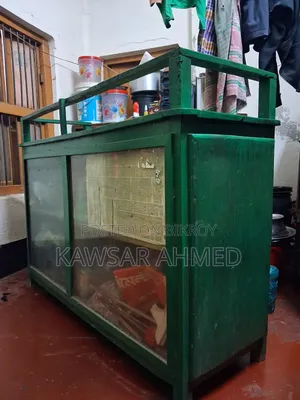দোকানের শোকেজ