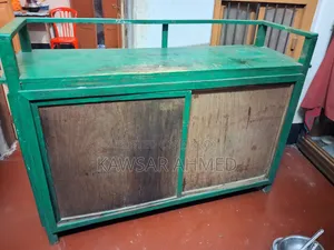 দোকানের শোকেজ