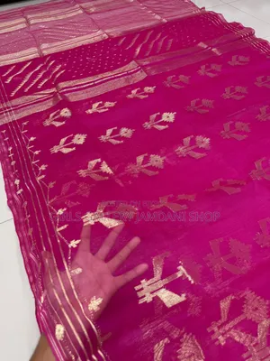তাঁতের ঢাকাই জামদানি শাড়ি