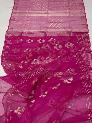তাঁতের ঢাকাই জামদানি শাড়ি