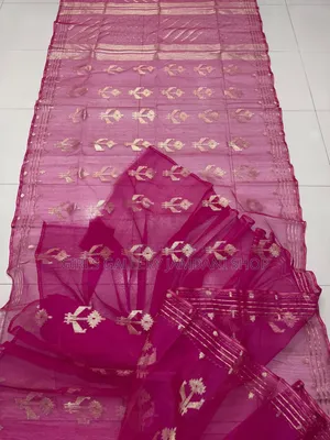 তাঁতের ঢাকাই জামদানি শাড়ি