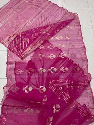 তাঁতের ঢাকাই জামদানি শাড়ি