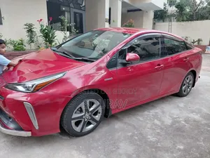 টয়োটা প্রিয়াস ২০১৯ রেড