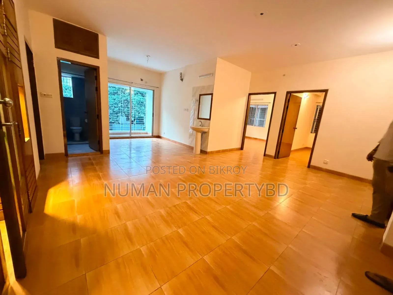 4-Bedroom Apartment in Numan Property Bd, Basundhara for Rent