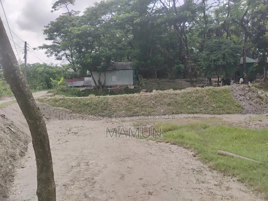 14 decimals of land for sale at a 20-minute travel distance from Maizdi.