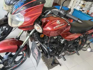 বাজাজ ডিসকভার ১৩৫ ২০১২ লাল