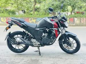 নতুন Yamaha FZ ২০২৫ কালো