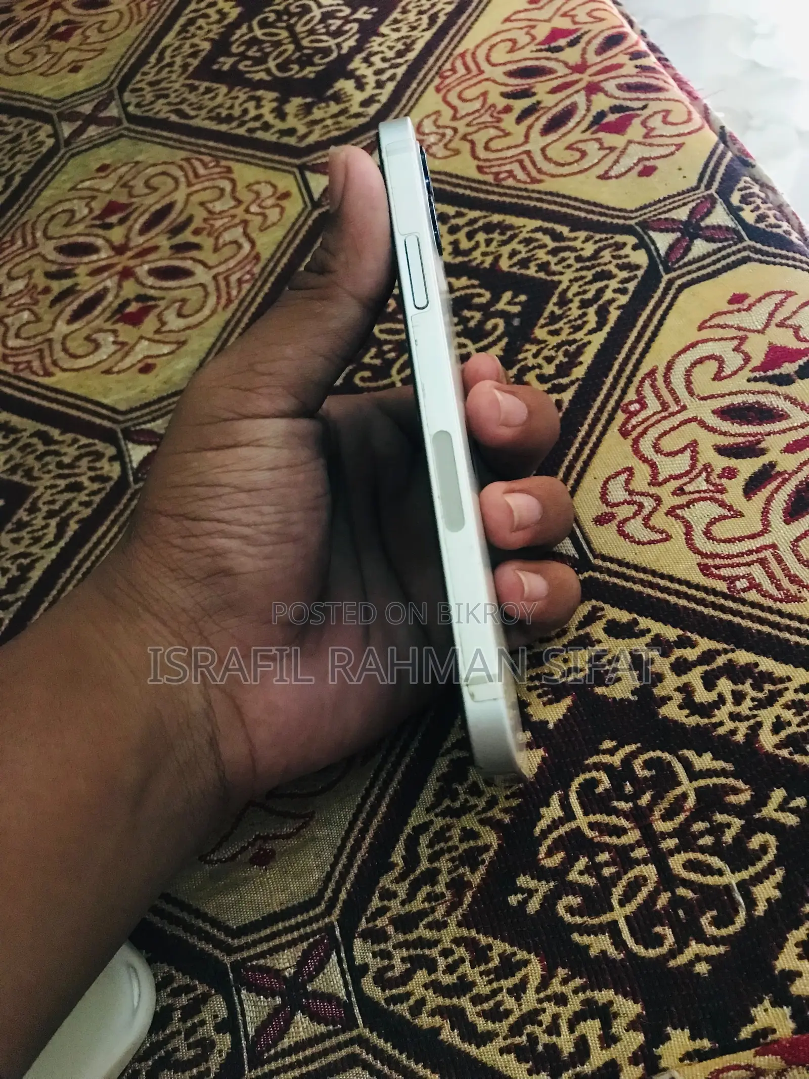 অ্যাপল আইফোন ১২ ৬৪ জিবি হোয়াইট