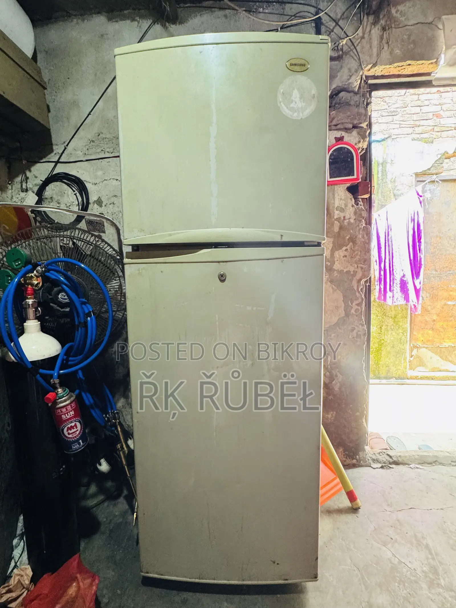 A good quality Samsung brand refrigerator will be sold.
