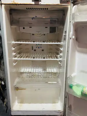 A good quality Samsung brand refrigerator will be sold.