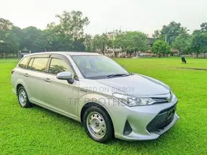 নতুন টয়োটা করোলা ফিল্ডার ১.৫ হাইব্রিড এফডব্লিউডি ২০১৮ রৌপ্য