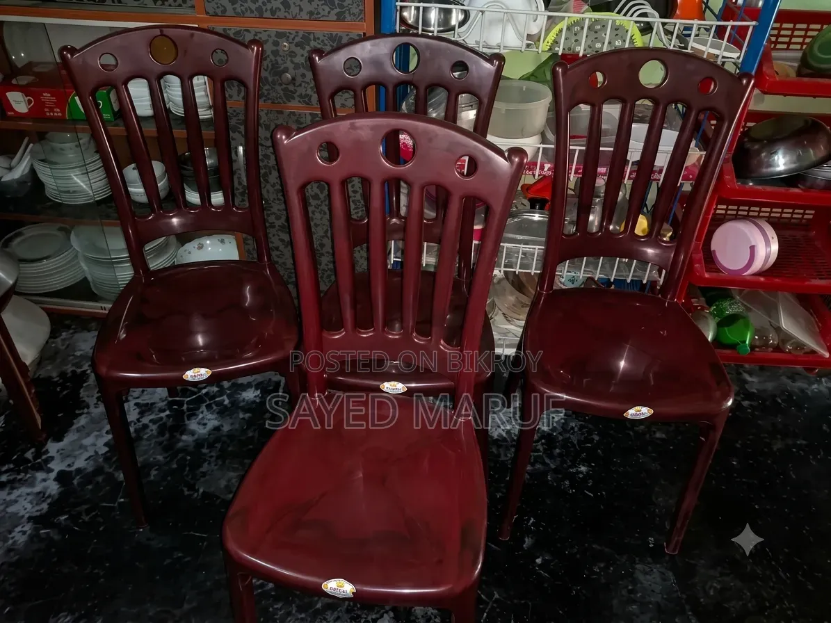 রেস্টুরেন্টে চেয়ার