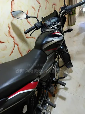 নতুন বাজাজ ডিসকভার ১২৫ ২০২৫ কালো