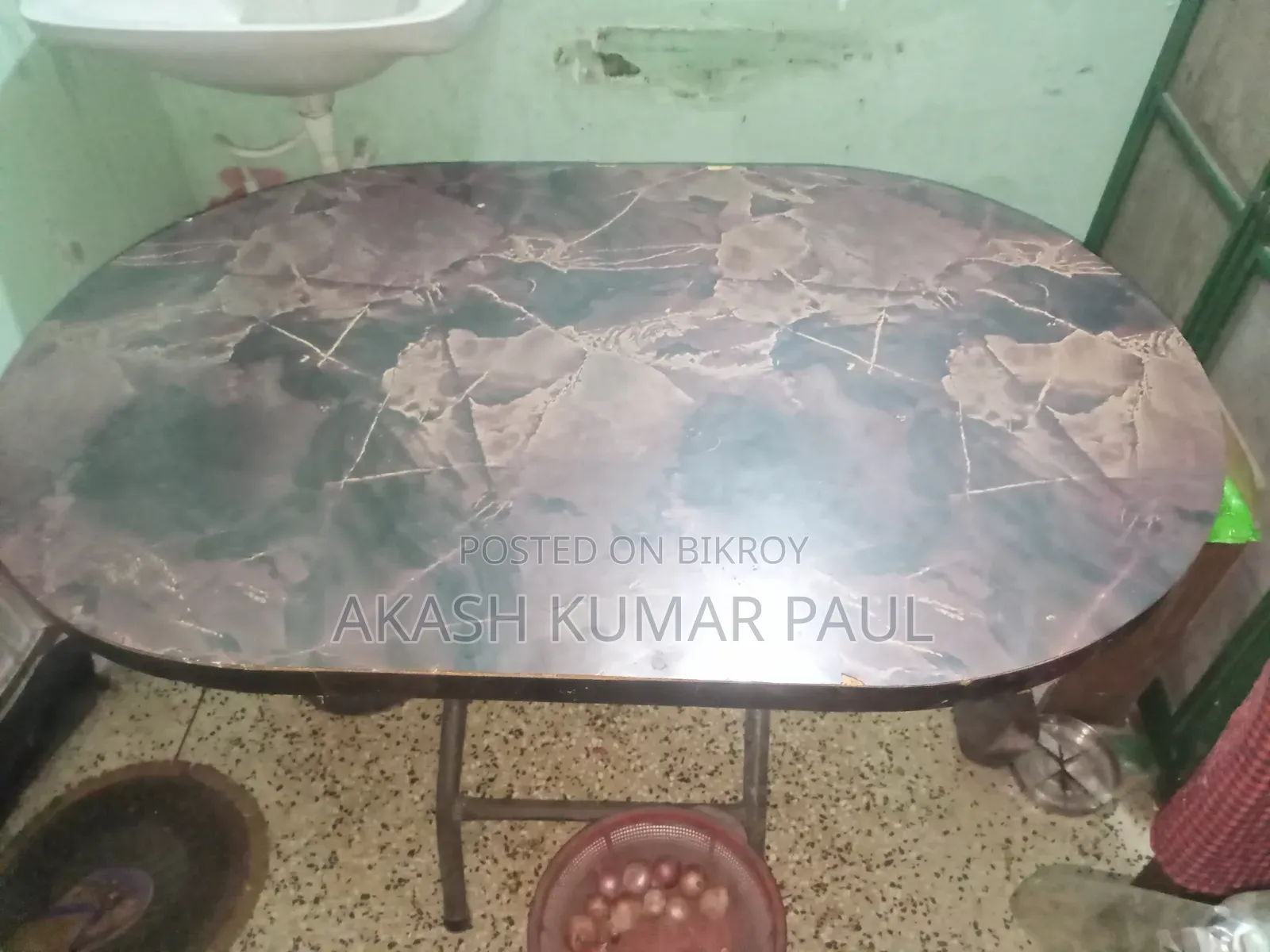 ডাইনিং টেবিল