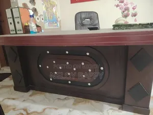 বসের টেবিল হাইড্রোলিক চেয়ার এবং সোফাসহ