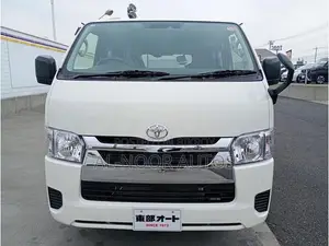 টয়োটা হাইএস ২০২২ হোয়াইট