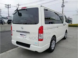 টয়োটা হাইএস ২০২২ হোয়াইট