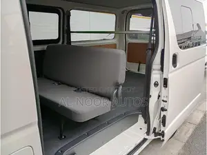 টয়োটা হাইএস ২০২২ হোয়াইট