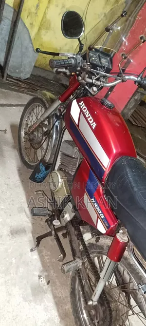 Honda 1987 Red