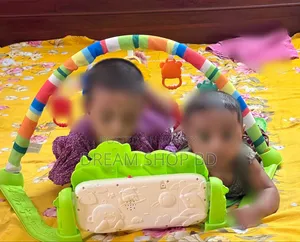 মিউজিক, ম্যাট এবং টয়েজ সহ বেবি জিম