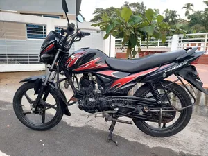 সুজুকি হায়াতে ২০১৫ কালো