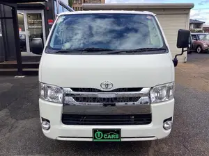 টয়োটা হাইয়েস ২০২১ সাদা
