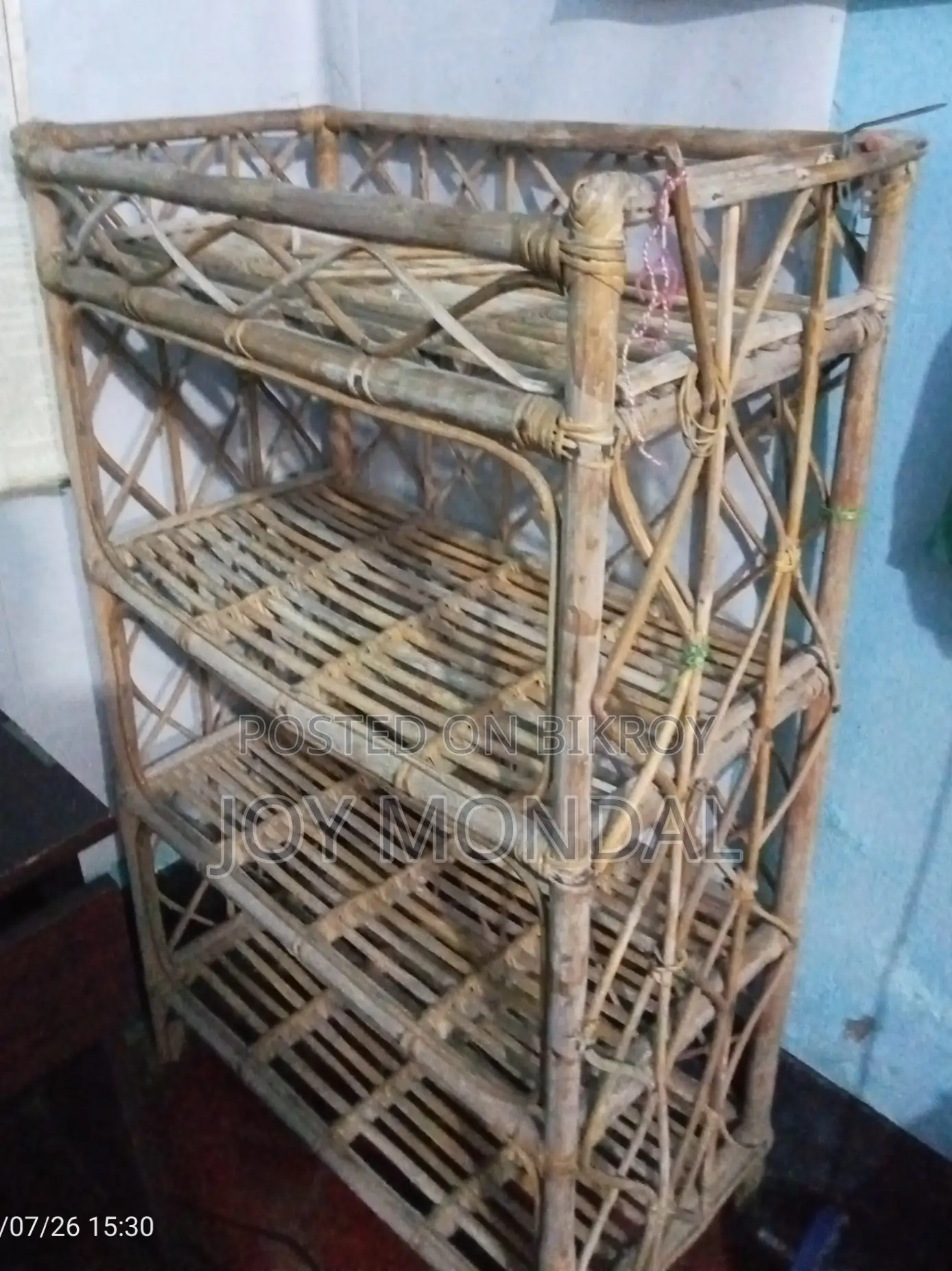 বেতের তাক বিক্রয়ের জন্য