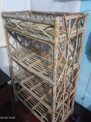 বেতের তাক বিক্রয়ের জন্য