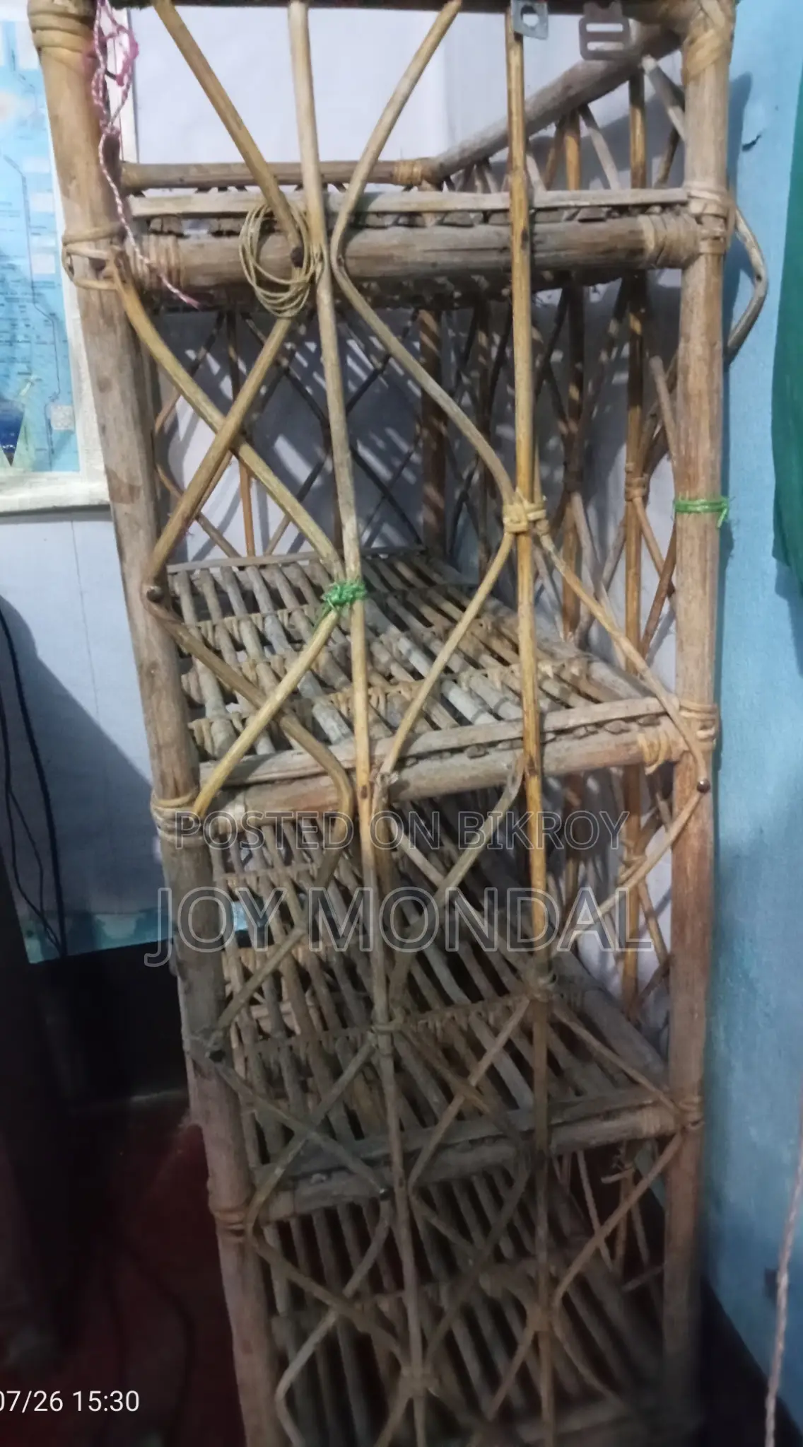 বেতের তাক বিক্রয়ের জন্য