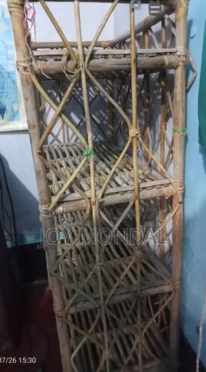 বেতের তাক বিক্রয়ের জন্য