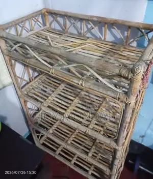বেতের তাক বিক্রয়ের জন্য