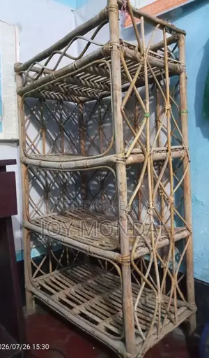 বেতের তাক বিক্রয়ের জন্য