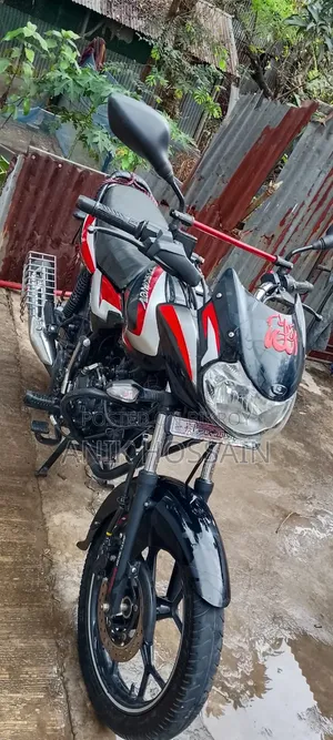 বাজাজ ডিসকভার ১২৫ ২০২২ ব্ল্যাক