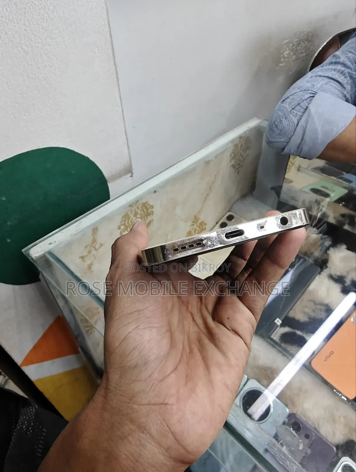 রিয়েলমি ২৫৬ জিবি রোজ গোল্ড