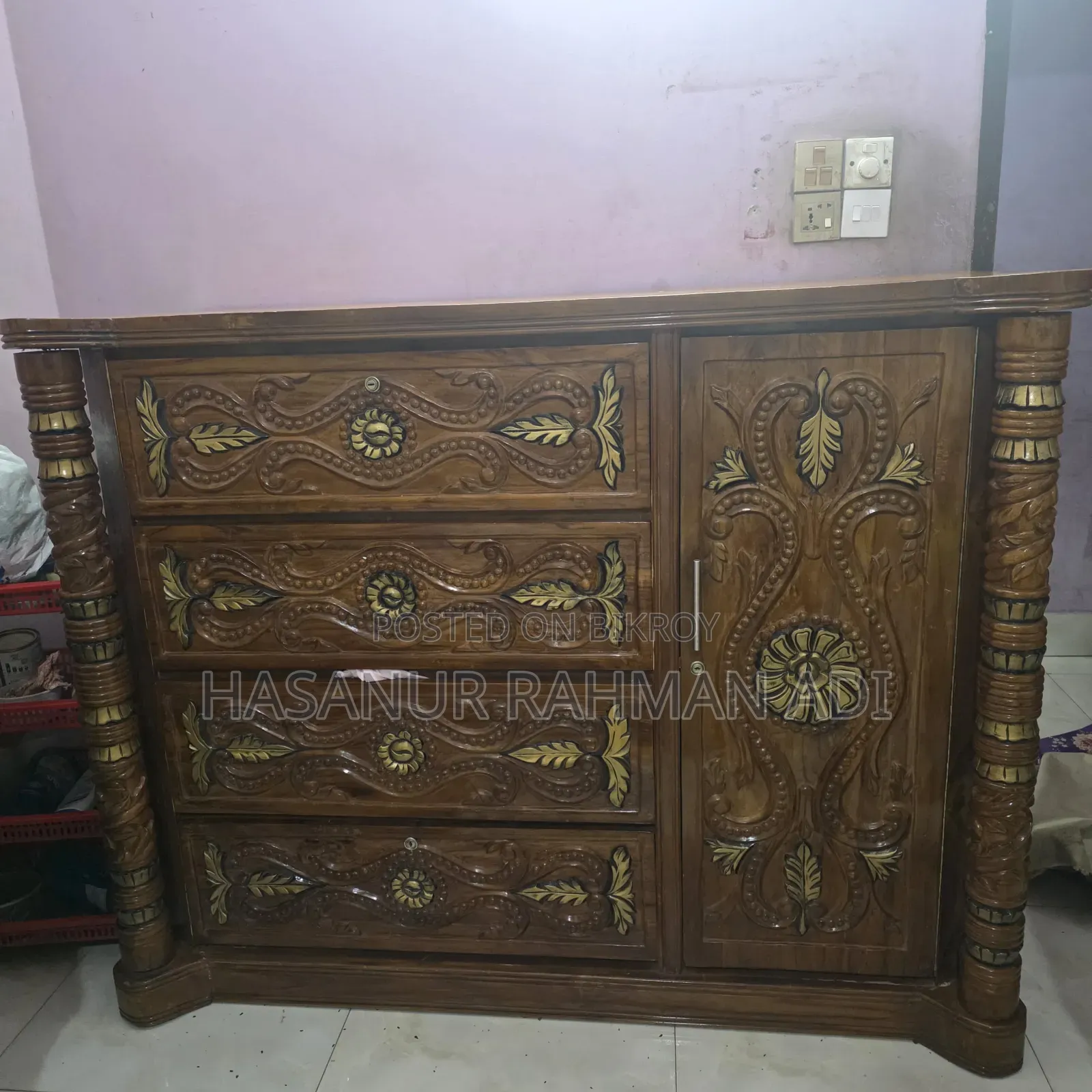 ঘরের জন্য ওয়ারড্রোব