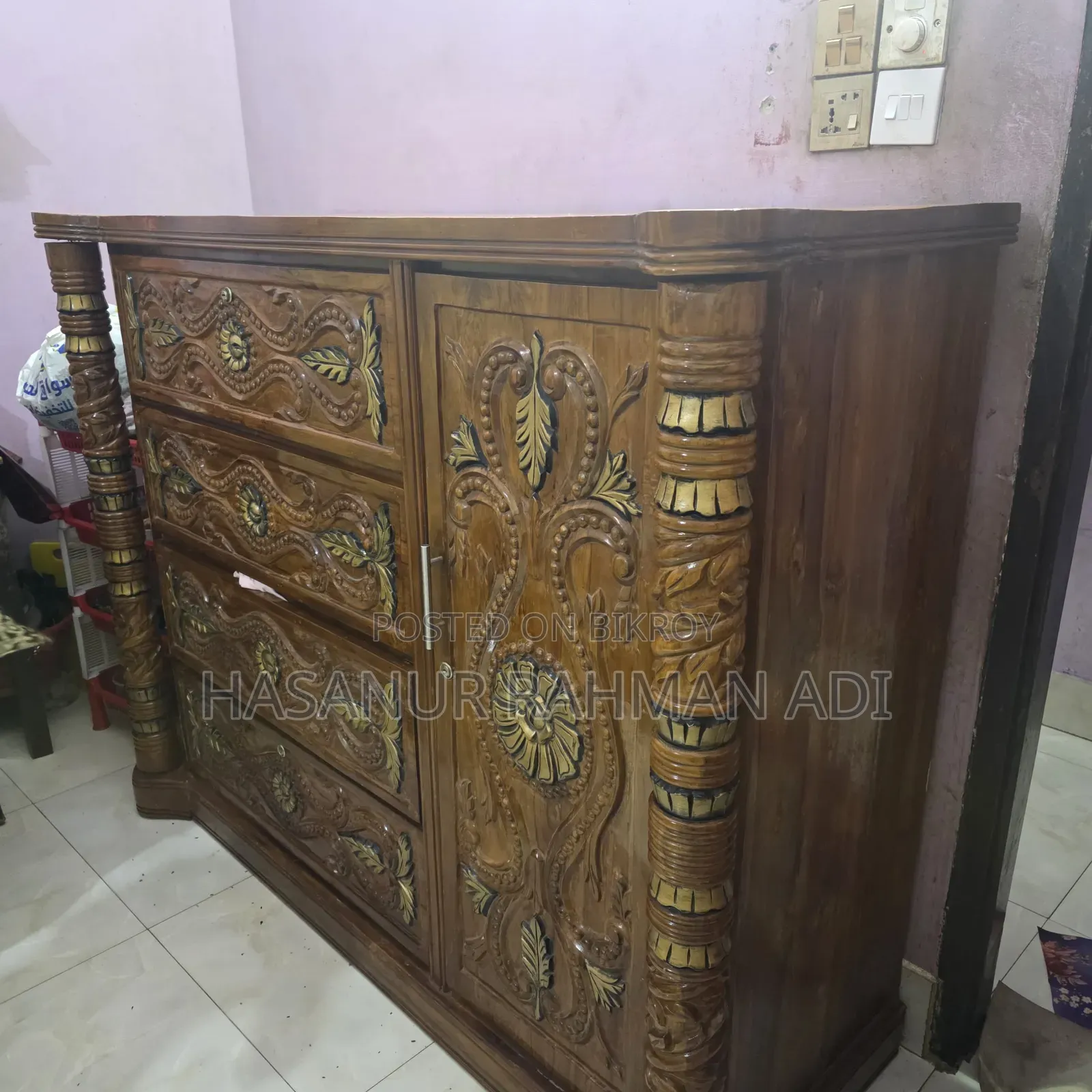 ঘরের জন্য ওয়ারড্রোব