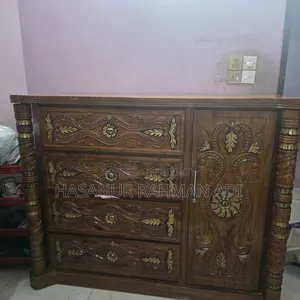 ঘরের জন্য ওয়ারড্রোব