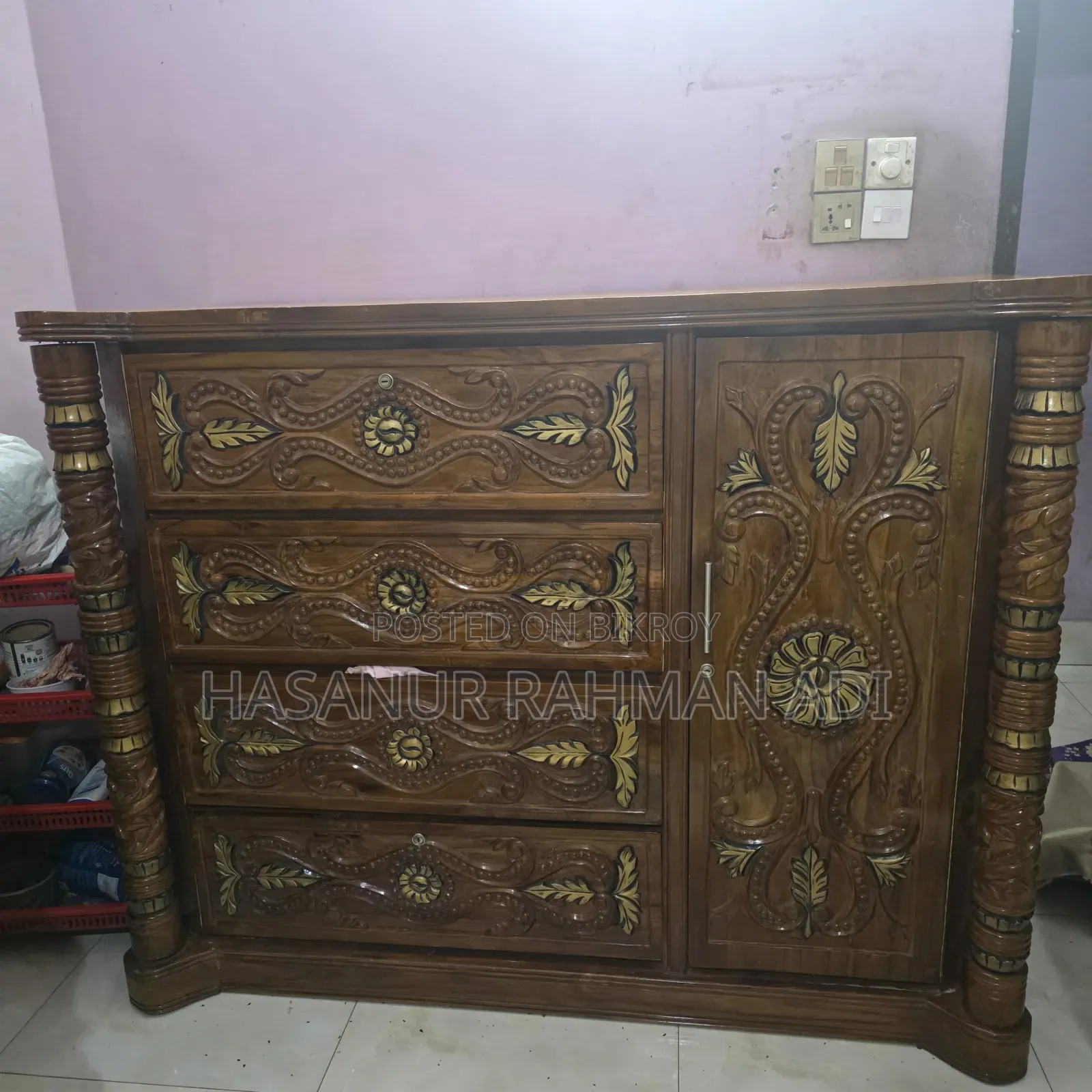 ঘরের জন্য ওয়ারড্রোব