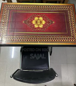 প্লাস্টিক ডাইনিং টেবিল
