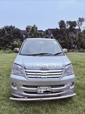 Toyota Noah 2.0 Four Wheel Drive (8 Seater) 2004 Silver