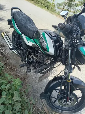 বাজাজ ডিসকভার ১২৫ ২০২৩ সবুজ