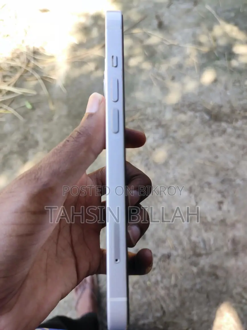 অ্যাপল আইফোন ১৩ ১২৮ জিবি হোয়াইট
