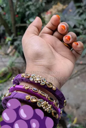 হাতে বানানো চুড়ি
