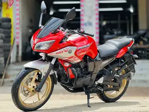 যমাহা ২০১৫ রেড